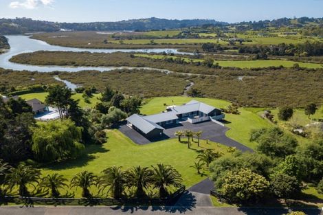 Photo of property in 87 Whangaparaoa Road, Red Beach, 0932