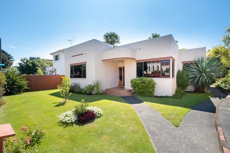 Photo of property in 61 Napier Terrace, Hospital Hill, Napier, 4110