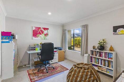 Photo of property in 41 Holcombe Drive, Paraparaumu, 5032