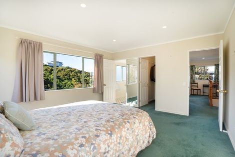 Photo of property in 18 Amesbury Drive, Churton Park, Wellington, 6037