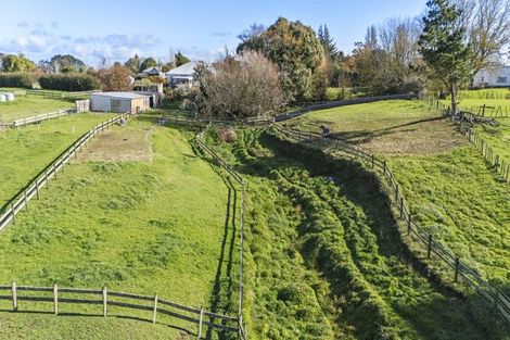 Photo of property in 16 Castle Street, Eltham, 4322