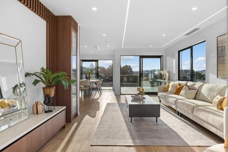 Photo of property in 3 Tinaku Road, Flat Bush, Auckland, 2019