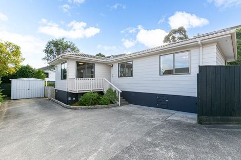 Photo of property in 5 Ladbrooke Drive, Newlands, Wellington, 6037