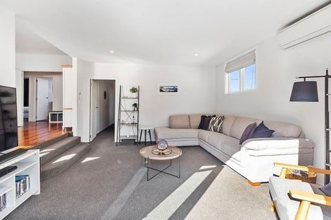 Photo of property in 27 Mexted Terrace, Tawa, Wellington, 5028