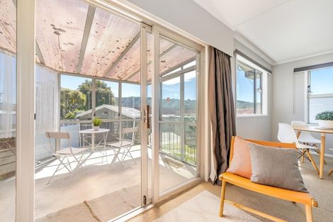 Photo of property in 37 Hillside Drive, Maoribank, Upper Hutt, 5018