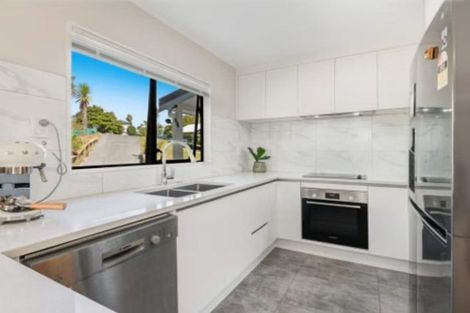 Photo of property in 14 Mallard Place, Unsworth Heights, Auckland, 0632