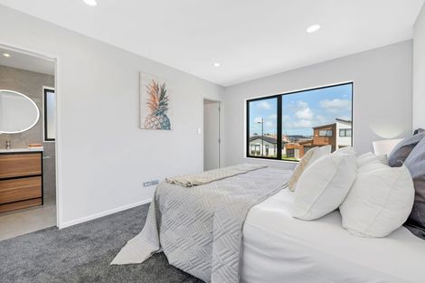 Photo of property in 22 Korowhiti Road, Clarks Beach, 2122