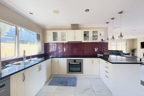 Photo of property in 51a The Esplanade, Eastern Beach, Auckland, 2012