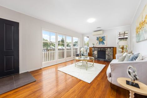 Photo of property in 114 Edmonton Road, Henderson, Auckland, 0612