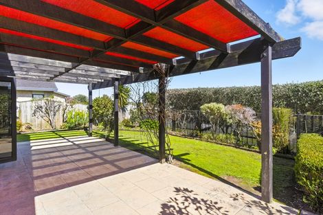 Photo of property in 2 Quadrant Heights, Paraparaumu, 5032