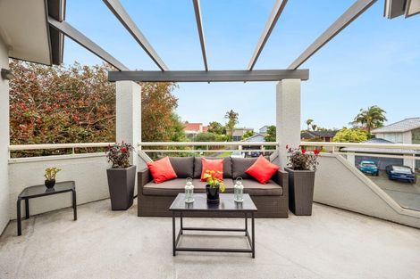 Photo of property in 6 Harbour Lights Close, West Harbour, Auckland, 0618