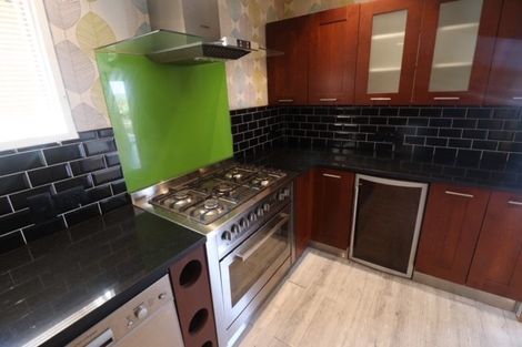 Photo of property in 35a Wade River Road, Stanmore Bay, Whangaparaoa, 0932