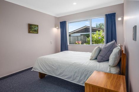 Photo of property in 17a Groves Road, Raumati Beach, Paraparaumu, 5032