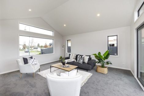 Photo of property in 9 Fairway Grove, Hokowhitu, Palmerston North, 4410