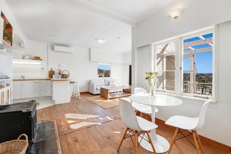 Photo of property in 43 Surf Road, Stanmore Bay, Whangaparaoa, 0932