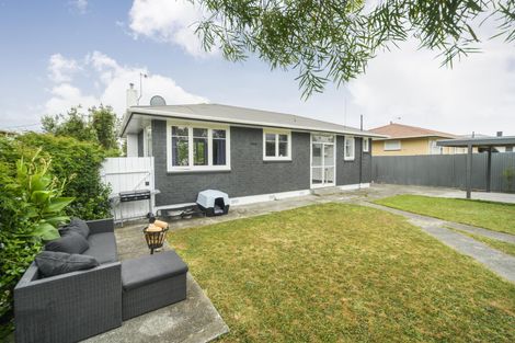 Photo of property in 17 Peters Avenue, Cloverlea, Palmerston North, 4412