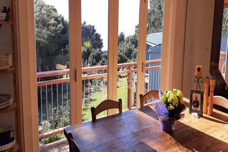 Photo of property in 95 Cornwallis Road, Cornwallis, Auckland, 0604