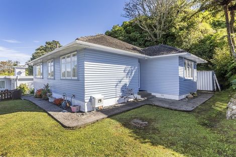 Photo of property in 111 Newlands Road, Newlands, Wellington, 6037