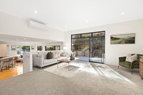 Photo of property in 48 Rising Parade, Fairview Heights, Auckland, 0632