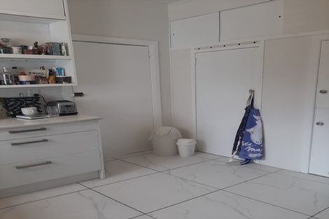 Photo of property in 100 Kelburn Parade, Kelburn, Wellington, 6012