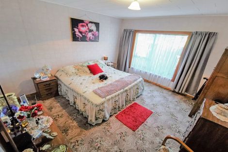 Photo of property in 1 Allardice Street, Dannevirke, 4930