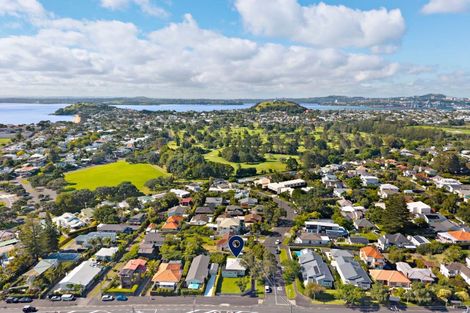 Photo of property in 27 Old Lake Road, Narrow Neck, Auckland, 0624