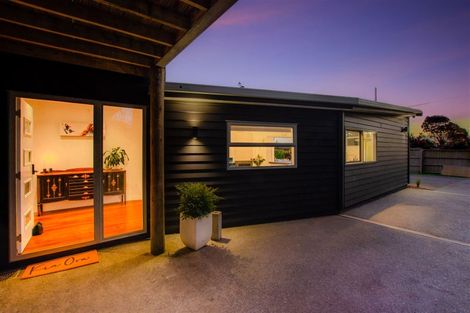 Photo of property in 1b Winara Avenue, Waikanae, 5036