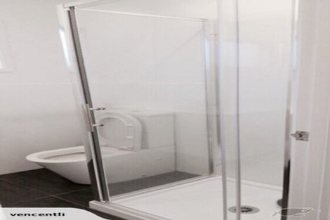 Photo of property in 2/108 Hillside Road, Glenfield, Auckland, 0627