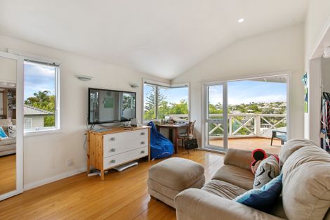 Photo of property in 1/14 Kiteroa Terrace, Rothesay Bay, Auckland, 0630