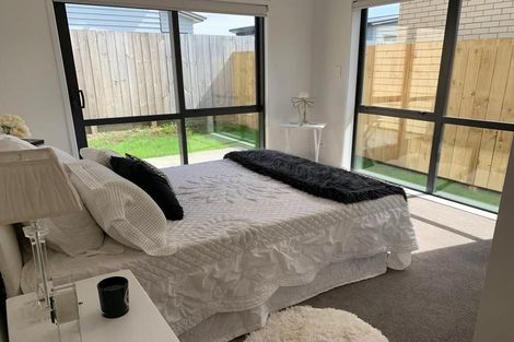 Photo of property in 9 Poutawa Lane, Clarks Beach, 2122