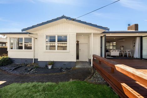 Photo of property in 100 Morrow Avenue, St Andrews, Hamilton, 3200