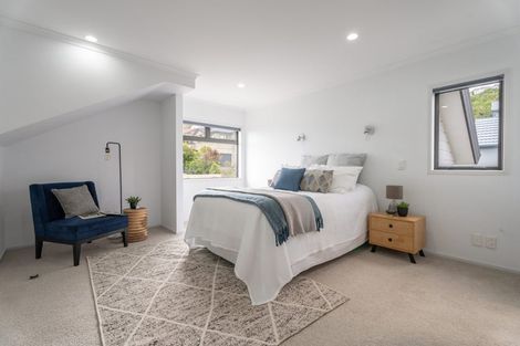 Photo of property in 7 Forbes Lane, Newlands, Wellington, 6037