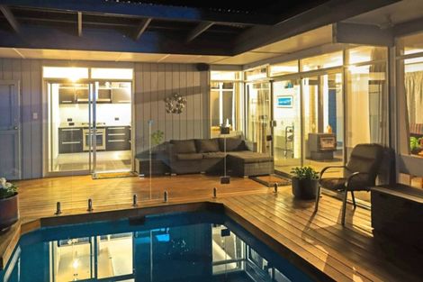 Photo of property in 35 Walpole Avenue, Hillpark, Auckland, 2102