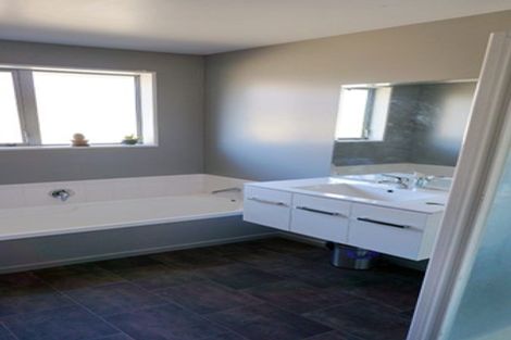 Photo of property in 48 Bayswater Crescent, Bromley, Christchurch, 8062