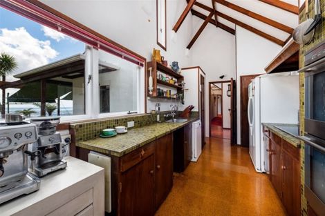 Photo of property in 531 Scenic Drive, Waiatarua, Auckland, 0612