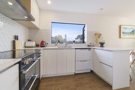 Photo of property in 12a Renata Crescent, Te Atatu Peninsula, Auckland, 0610