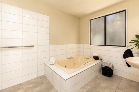 Photo of property in 9a Janice Place, Mount Pleasant, Christchurch, 8081