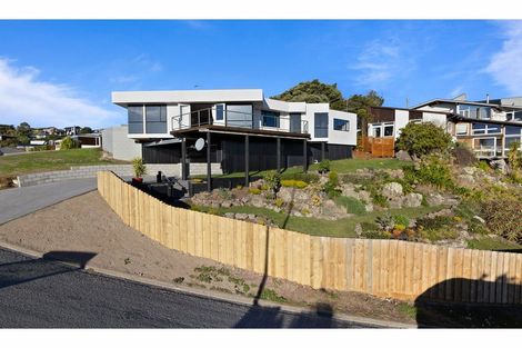 Photo of property in 72 Cannon Hill Crescent, Mount Pleasant, Christchurch, 8081