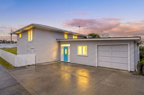Photo of property in 52 Woodside Road, Massey, Auckland, 0614