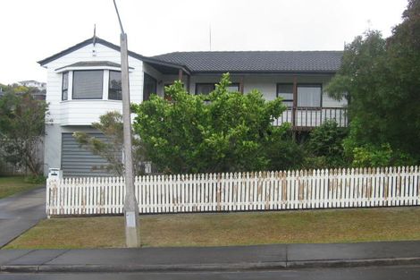 Photo of property in 8 Leiden Place, Totara Vale, Auckland, 0629