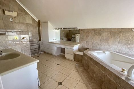 Photo of property in 13 Dayspring Way, Pakuranga, Auckland, 2010