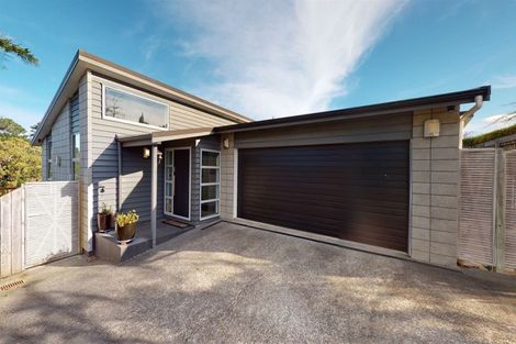 Photo of property in 94 Lake Panorama Drive, Henderson Valley, Auckland, 0612