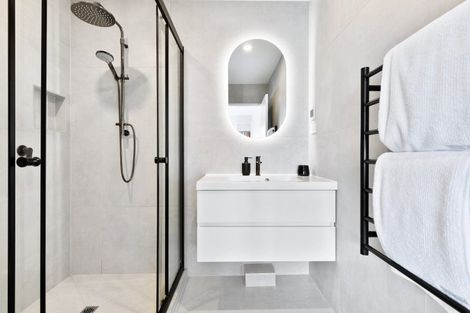 Photo of property in 18b St Michaels Avenue, Point Chevalier, Auckland, 1022