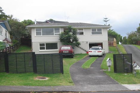 Photo of property in 10 Sovereign Place, Glenfield, Auckland, 0629