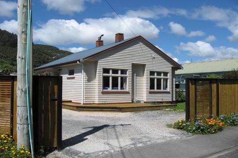 Photo of property in 139 Tipahi Street, Nelson South, Nelson, 7010