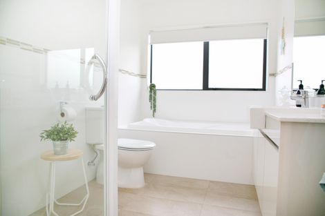 Photo of property in 21 Springcrest Drive, Karaka, Papakura, 2113