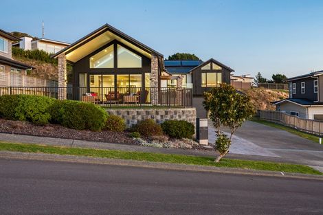 Photo of property in 14 The Fjord, Aotea, Porirua, 5024