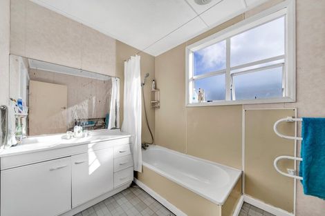 Photo of property in 35 Gladstone Street, Hawera, 4610