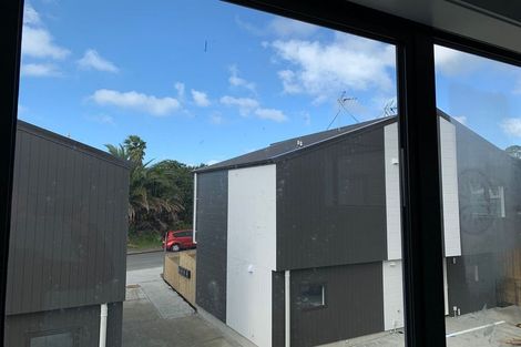 Photo of property in 5/4 Harry Ward Place, Henderson, Auckland, 0610