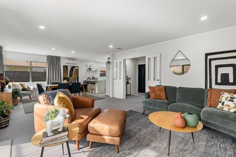 Photo of property in 14 Capricorn Place, Kawaha Point, Rotorua, 3010